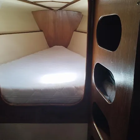 Hotel en barco Classic House Boat *