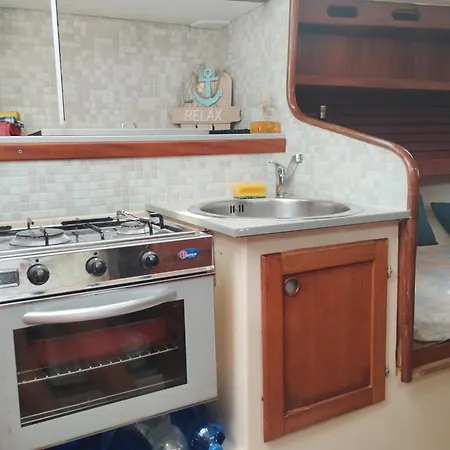 Classic House Boat Hotel en barco