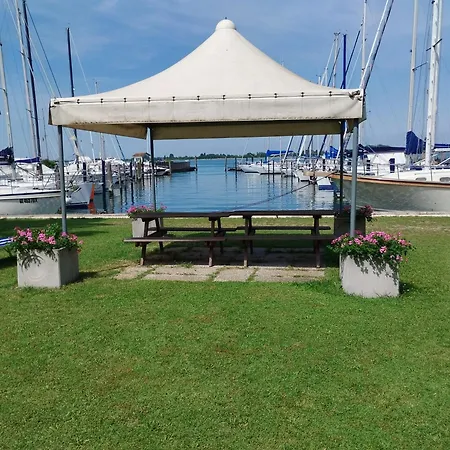 Classic House Boat Hotel en barco *