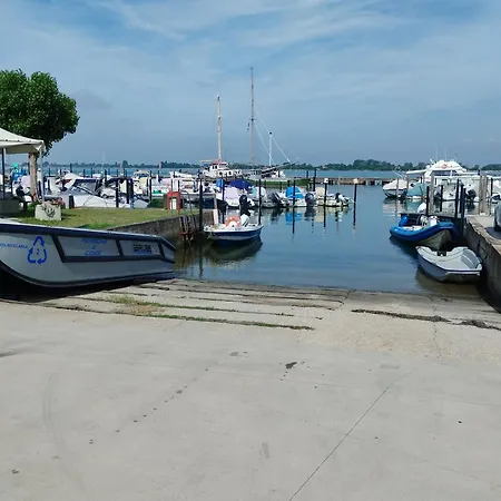 Ботель Classic House Boat Каваллино