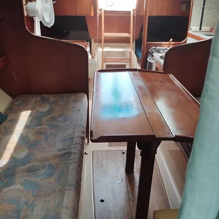 Classic House Boat *