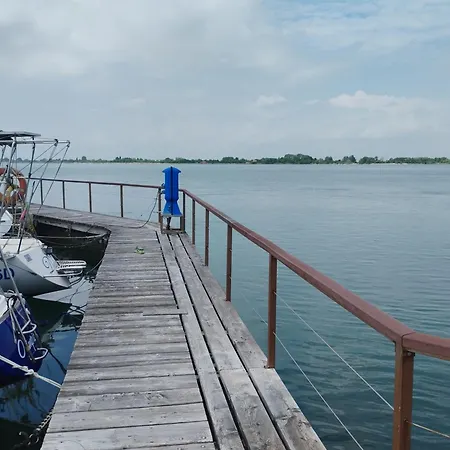 Classic House Boat Ботель *